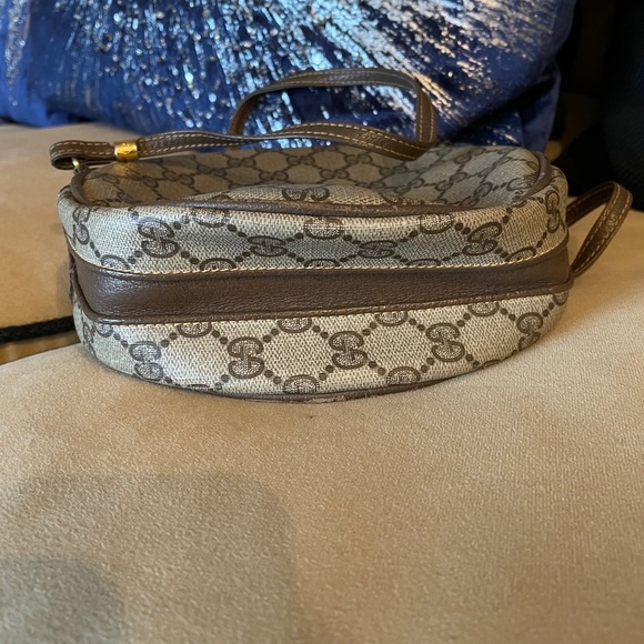 Vintage Gucci Canteen Crossbody - ➡️ main callout strap stays curled ⬅️ - Picture 6 of 14